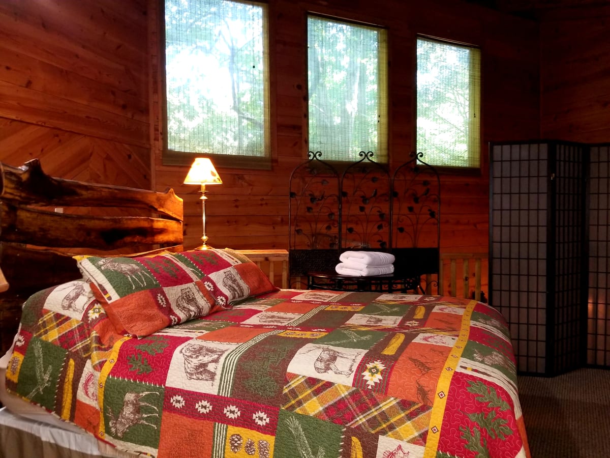 Cabins In Helen Ga | Book Bear Creek Lodge and Cabins in Helen Ga