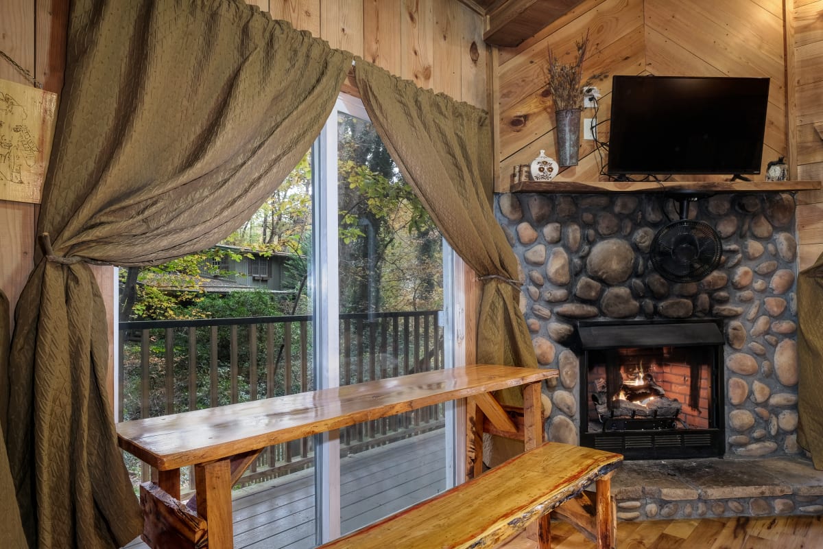 Cabins In Helen Ga | Book Bear Creek Lodge and Cabins in Helen Ga