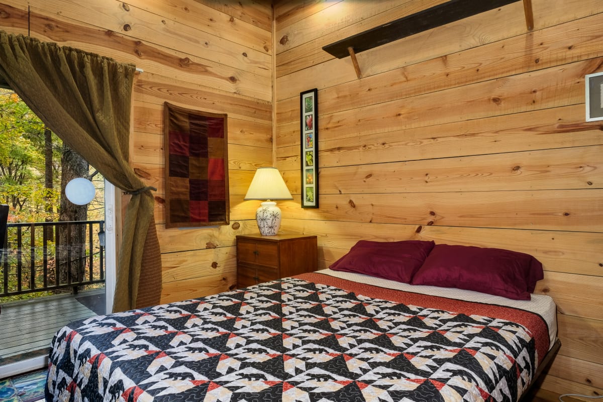 Cabins In Helen Ga | Book Bear Creek Lodge and Cabins in Helen Ga