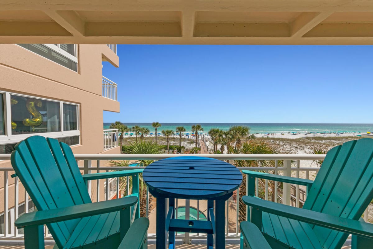Destin Towers 33 Remodeled BeachfrontHGTV Worthy! Bluewater Rentals
