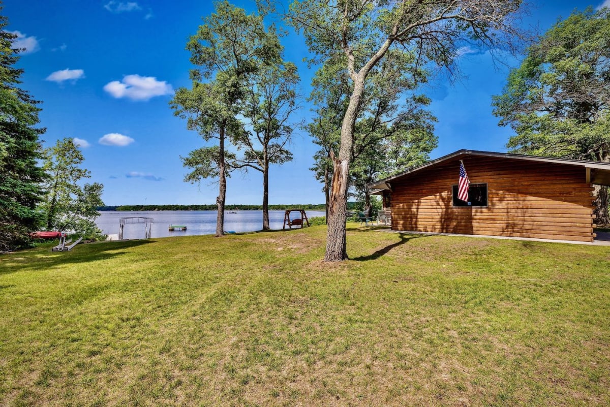 Pequot Lakes Vacation Rentals Lakeside Haven at Upper Hay Lake