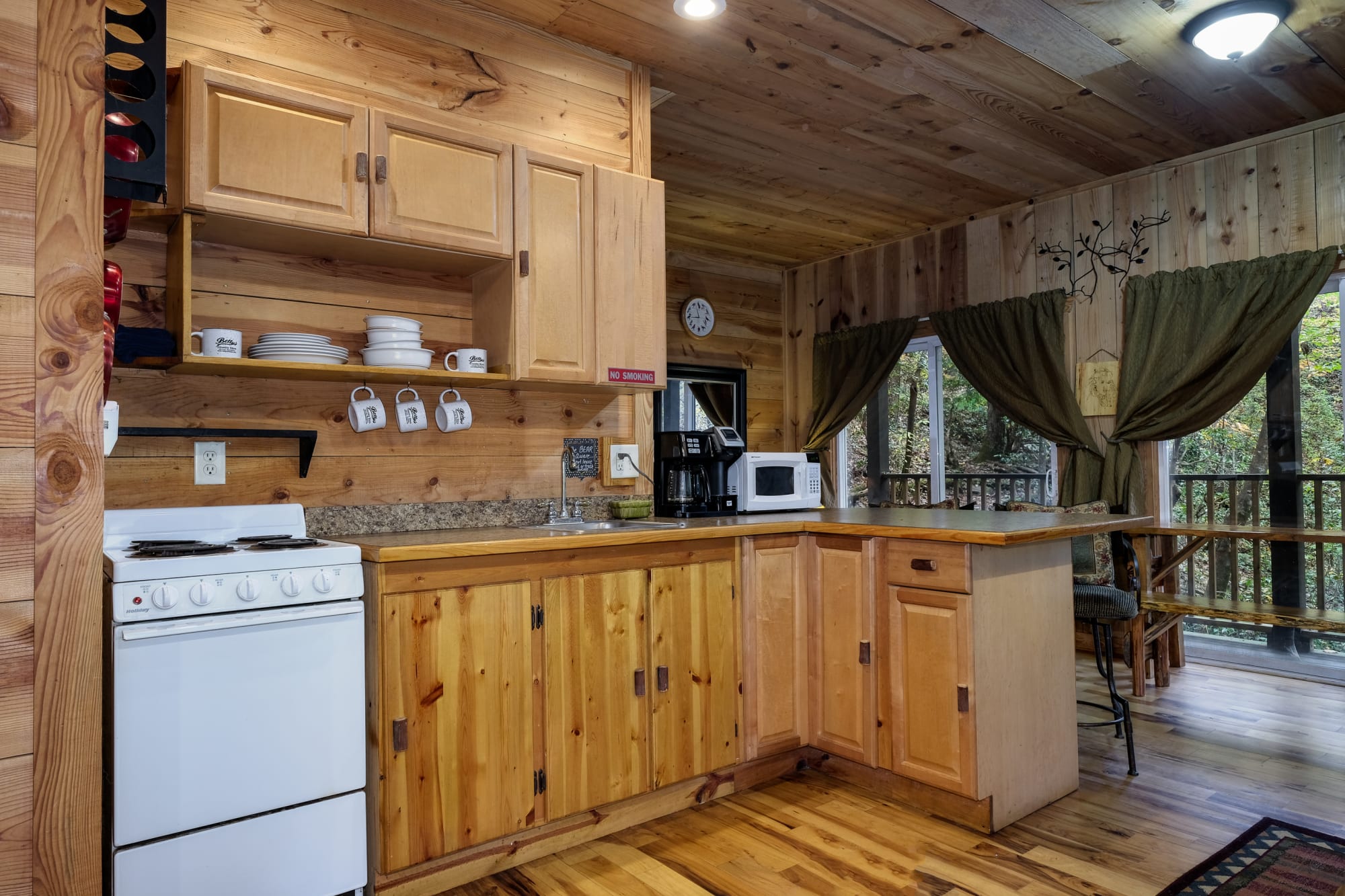 Cabins In Helen Ga | Book Bear Creek Lodge and Cabins in Helen Ga